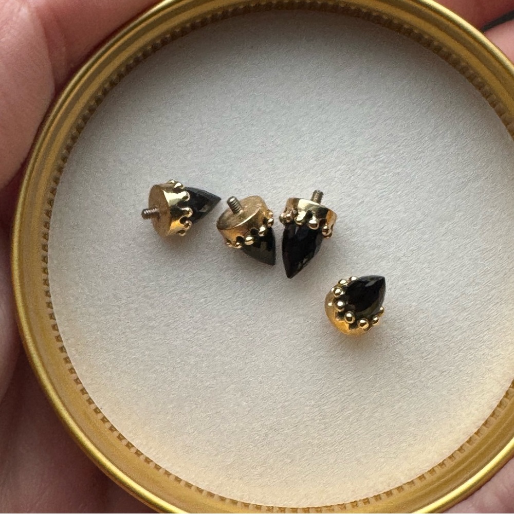 BVLA crown faceted/Onyx Threaded ends 4x’s